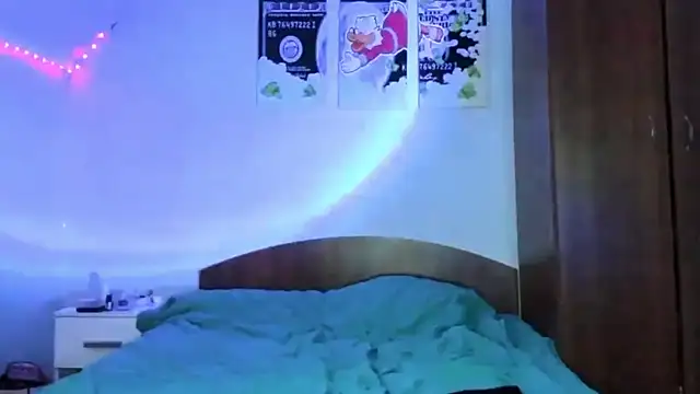 tinyglow online show from 04-12-26, 08:25