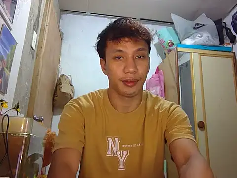 Snapshot of newgys chatting on 03-11-26, 09:43 newgys online show from 03-11-26, 09:43