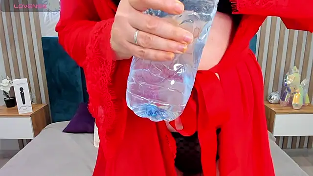 Snapshot of Valerie_King chatting on 11-16-25, 01:55 Valerie King online show from 11-16-25, 01:55