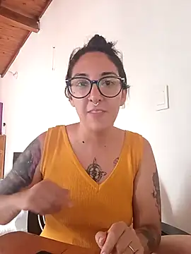 Snapshot of Melinerd chatting on 11-16-25, 04:45 Melinerd online show from 11-16-25, 04:45