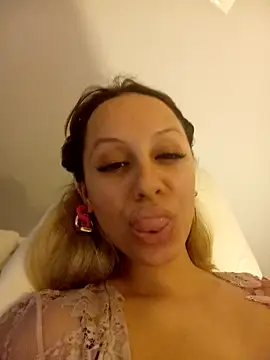 Snapshot of cleopatravodos chatting on 11-19-25, 02:39 cleopatravodos online show from 11-19-25, 02:39