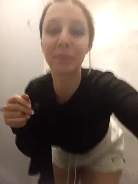 Snapshot of cleopatravodos chatting on 11-21-25, 05:33 cleopatravodos online show from 11-21-25, 05:33