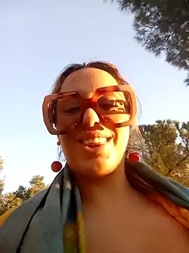 Snapshot of cleopatravodos chatting on 12-17-25, 02:23 cleopatravodos online show from 12-17-25, 02:23