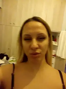 Snapshot of cleopatravodos chatting on 12-19-25, 05:31 cleopatravodos online show from 12-19-25, 05:31