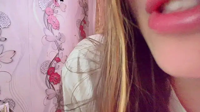 Snapshot of KristinaScott chatting on 11-28-25, 11:24 KristinaScott online show from 11-28-25, 11:24