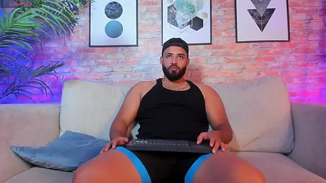 Snapshot of Chris_Varden chatting on 12-03-25, 07:45 Chris Varden online show from 12-03-25, 07:45