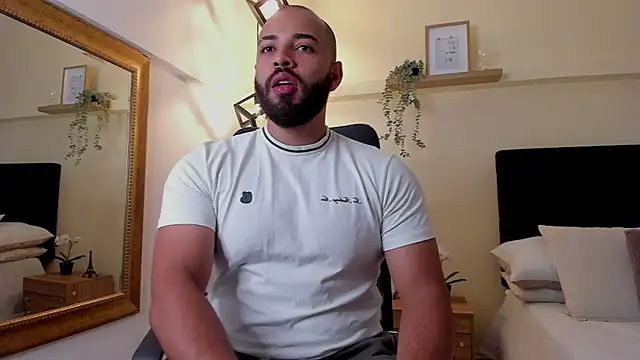 Snapshot of Chris_Varden chatting on 05-21-26, 03:35 Chris Varden online show from 05-21-26, 03:35