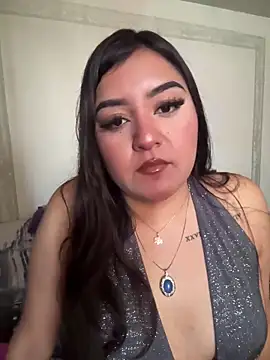 Snapshot of love_queen02 chatting on 11-18-25, 05:28 love queen02 online show from 11-18-25, 05:28