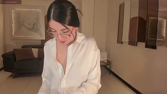 Snapshot of HaileyRoss_ chatting on 12-05-25, 12:03 HaileyRoss online show from 12-05-25, 12:03