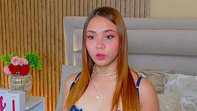 Snapshot of LondraBlush chatting on 05-16-26, 12:59 LondraBlush online show from 05-16-26, 12:59