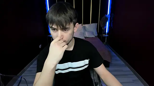 Snapshot of AlejandroEllias chatting on 01-17-26, 04:06 AlejandroEllias online show from 01-17-26, 04:06