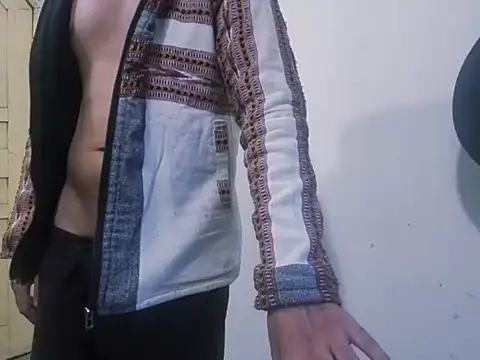 Snapshot of syndyc1 chatting on 11-18-25, 02:10 syndyc1 online show from 11-18-25, 02:10