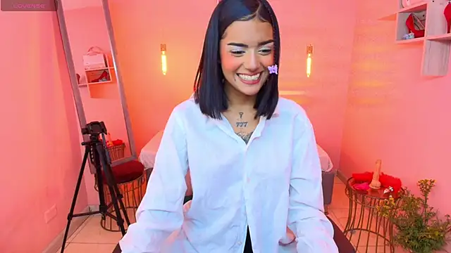 Snapshot of Milu_carbajal_x chatting on 12-01-25, 08:36 Milu carbajal x online show from 12-01-25, 08:36