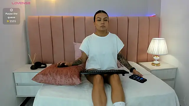 Anita wood online show from 11-21-25, 09:46