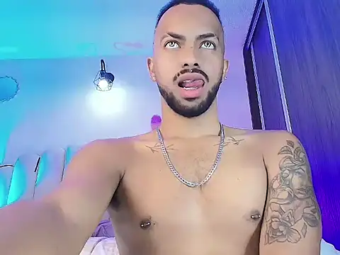 Snapshot of KMichelle1 chatting on 11-17-25, 02:06 KMichelle1 online show from 11-17-25, 02:06