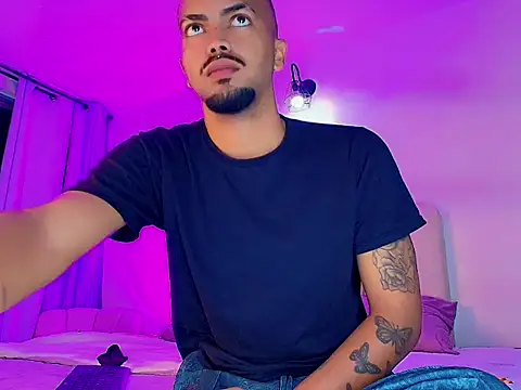 Snapshot of KMichelle1 chatting on 12-02-25, 03:12 KMichelle1 online show from 12-02-25, 03:12