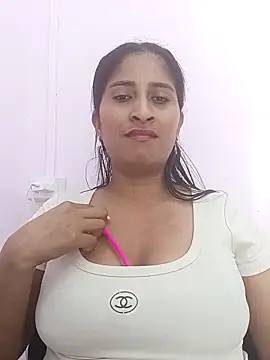 Snapshot of CarolinaNavas33 chatting on 03-28-26, 09:03 CarolinaNavas33 online show from 03-28-26, 09:03