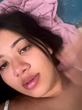 Larissa xxe online show from 11-30-25, 01:15