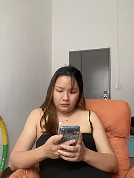 yiyi0316 online show from 04-13-26, 05:57