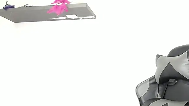 Snapshot of Nina-foxx chatting on 12-16-25, 08:25 Nina-foxx online show from 12-16-25, 08:25