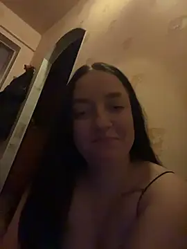 Snapshot of DianasLovex chatting on 12-17-25, 09:21 DianasLovex online show from 12-17-25, 09:21