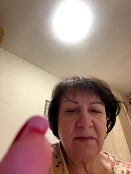 Snapshot of LittleBead522 chatting on 11-15-25, 07:21 LittleBead522 online show from 11-15-25, 07:21