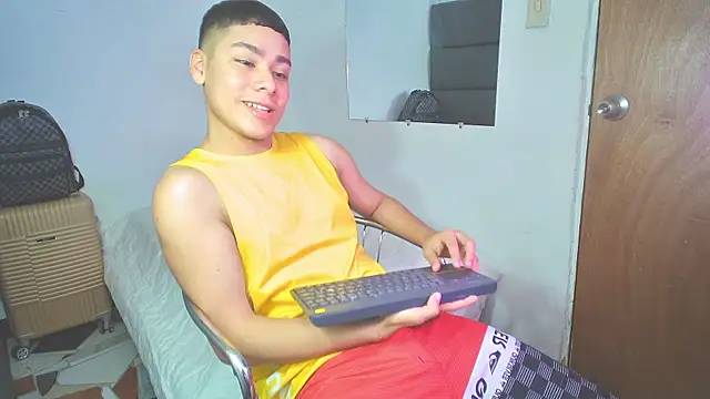 Lucastorrez01 online show from 11-16-25, 04:45