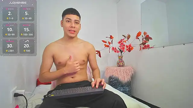 Lucastorrez01 online show from 11-21-25, 04:22