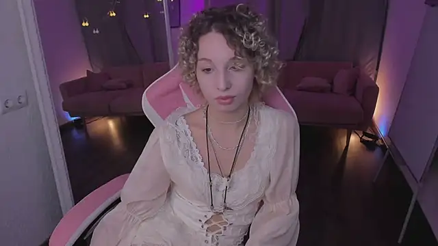 Mary Wohlberg online show from 11-27-25, 05:31