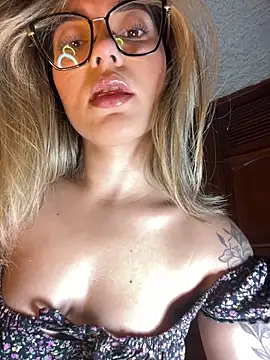 Snapshot of Xxx_Amy chatting on 12-04-25, 05:28 Xxx Amy online show from 12-04-25, 05:28