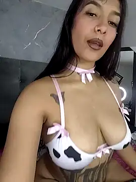 Snapshot of Scaarleth-4 chatting on 11-26-25, 03:29 Scaarleth-4 online show from 11-26-25, 03:29