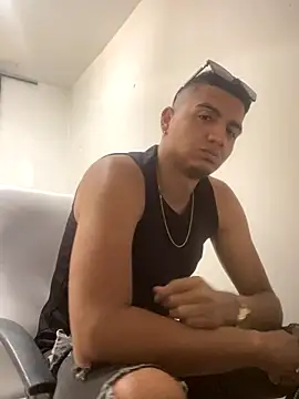 Snapshot of lester_rose chatting on 11-19-25, 04:51 lester rose online show from 11-19-25, 04:51