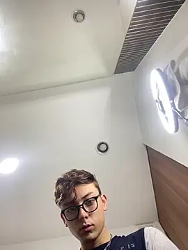 Boyfriend-Hot online show from 11-19-25, 06:19