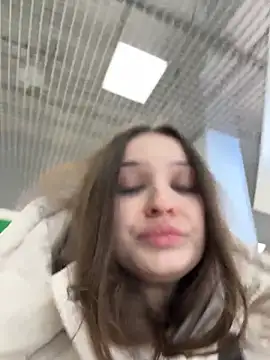 Snapshot of ErikaMuse chatting on 12-05-25, 06:00 ErikaMuse online show from 12-05-25, 06:00