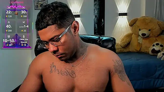 Snapshot of LEONHDZ chatting on 11-18-25, 01:00 LEONHDZ online show from 11-18-25, 01:00