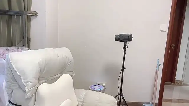 Snapshot of Sep-oo chatting on 11-19-25, 10:54 Sep-oo online show from 11-19-25, 10:54