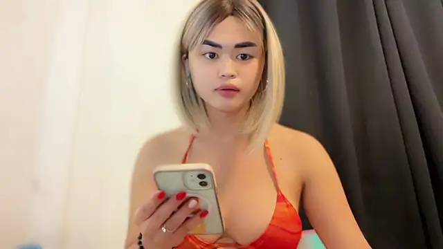 Snapshot of Miacums69 chatting on 12-18-25, 11:05 Miacums69 online show from 12-18-25, 11:05