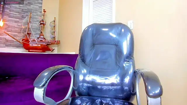 Hottie Bear online show from 11-17-25, 05:13