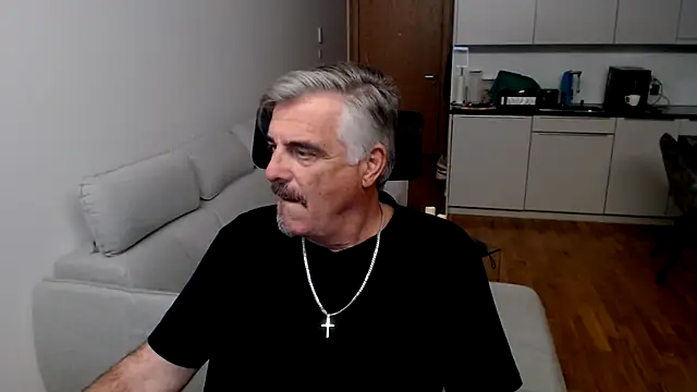 Snapshot of Buidapest chatting on 11-21-25, 12:21 Buidapest online show from 11-21-25, 12:21