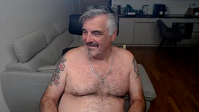 Snapshot of Buidapest chatting on 11-25-25, 12:54 Buidapest online show from 11-25-25, 12:54