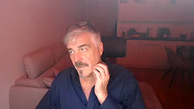 Buidapest online show from 12-18-25, 09:32