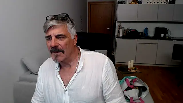 Buidapest online show from 01-16-26, 10:58