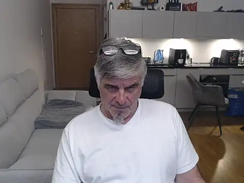 Buidapest online show from 04-12-26, 12:21