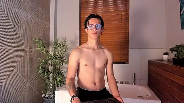 Snapshot of Brandon_starkk chatting on 12-20-25, 11:28 Brandon starkk online show from 12-20-25, 11:28