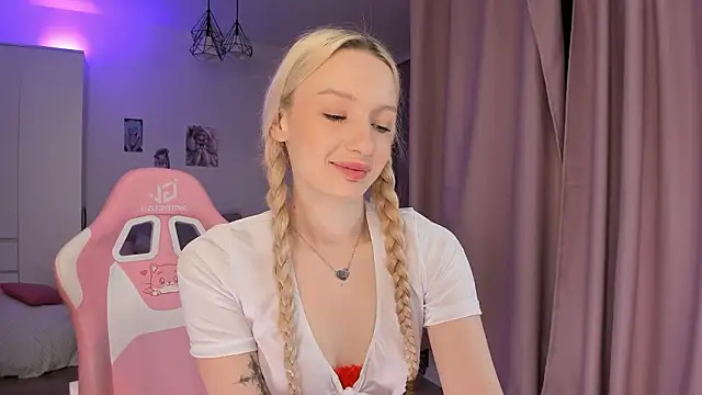 Tiffany Paw online show from 03-17-26, 03:33