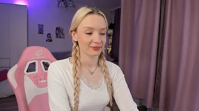 Tiffany Paw online show from 03-25-26, 03:23