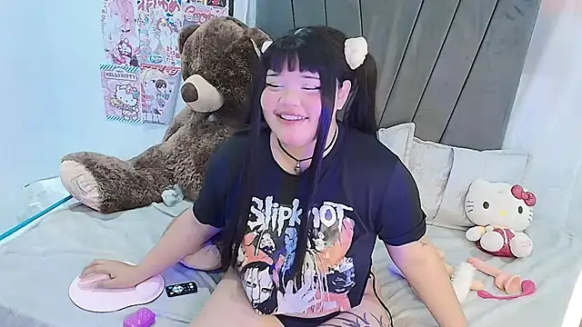 Snapshot of kittyhtxx chatting on 11-22-25, 04:11 kittyhtxx online show from 11-22-25, 04:11