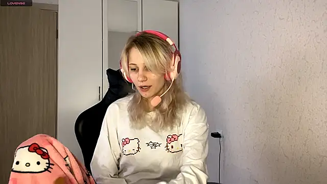 FoxySable online show from 11-30-25, 09:35