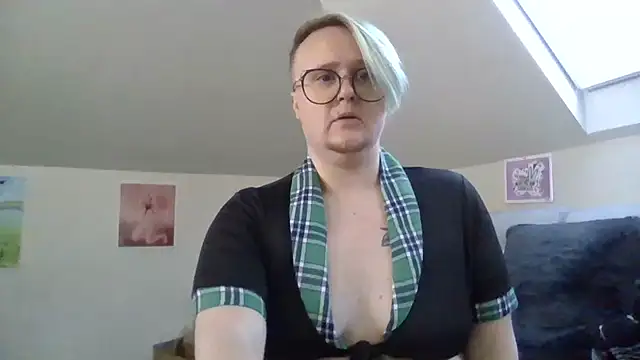 queerlyjaz online show from 12-20-25, 09:44