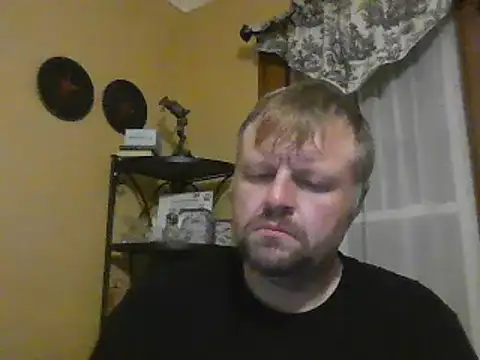 Snapshot of TheOneDonShaun chatting on 11-25-25, 08:03 TheOneDonShaun online show from 11-25-25, 08:03